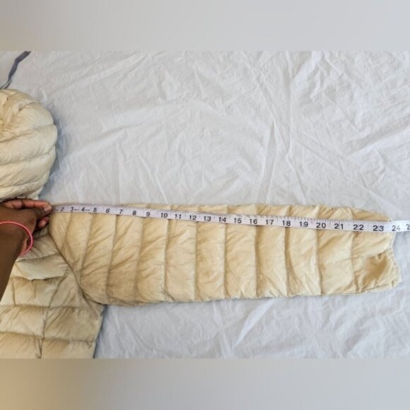 Aritzia TNA Botanie Little Puff Hoodie Jacket. Gray. Size Medium. - Picture 16 of 16